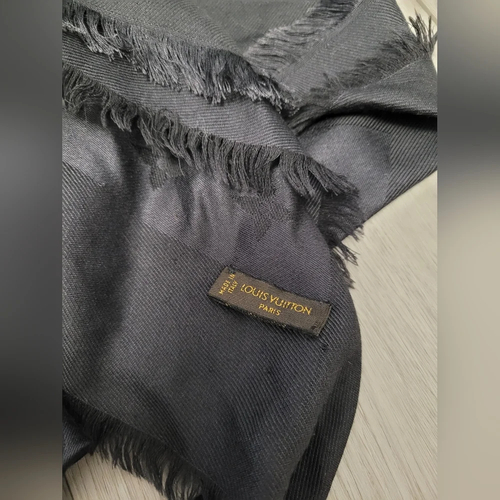 Louis Vuitton oversized shawl/ scarf - Picture 5 of 7